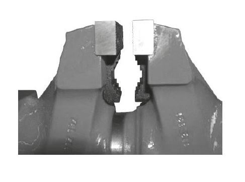 Stolní svěrák, šířka čelistí 200